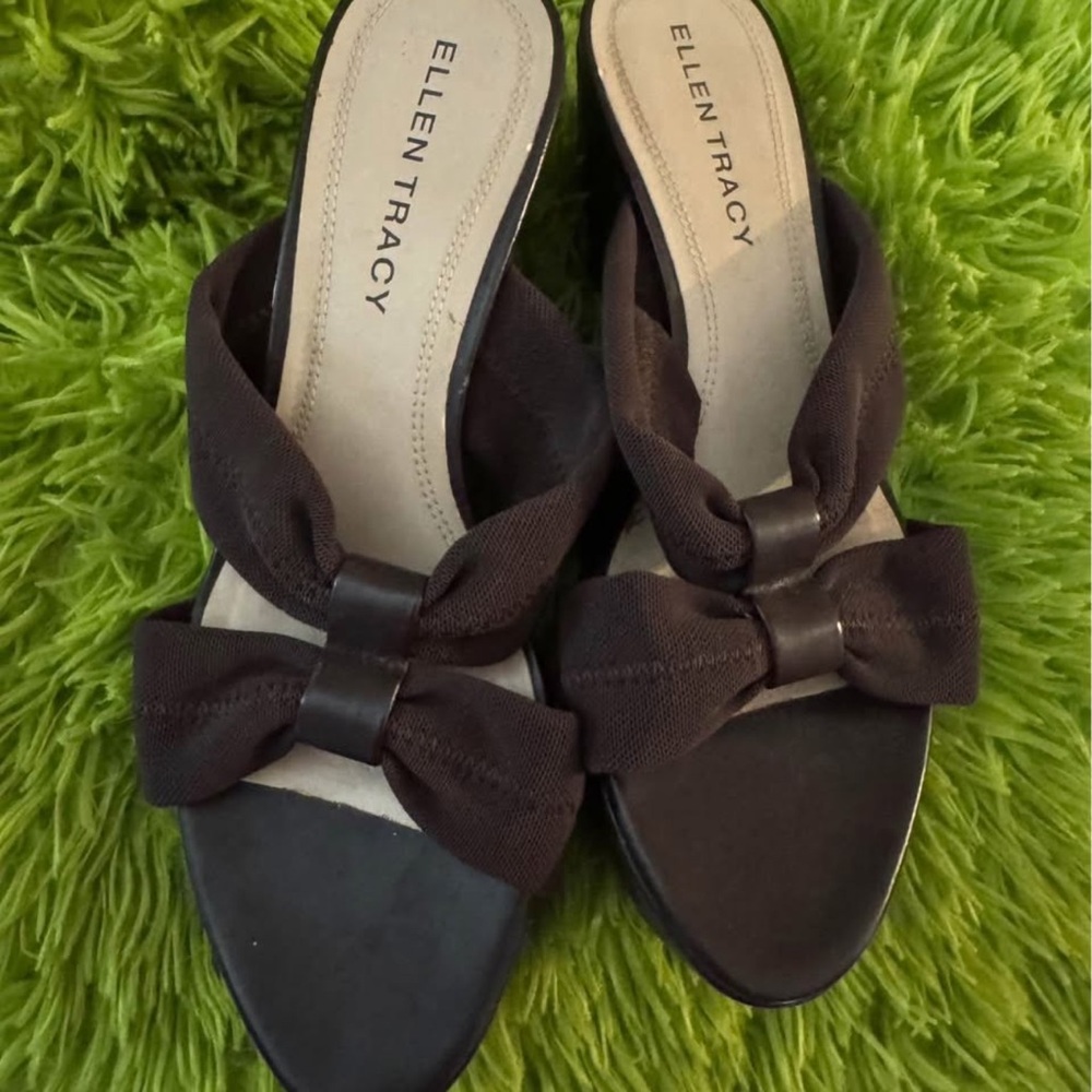 Ellen Tracy Women's Brown Bow Mules